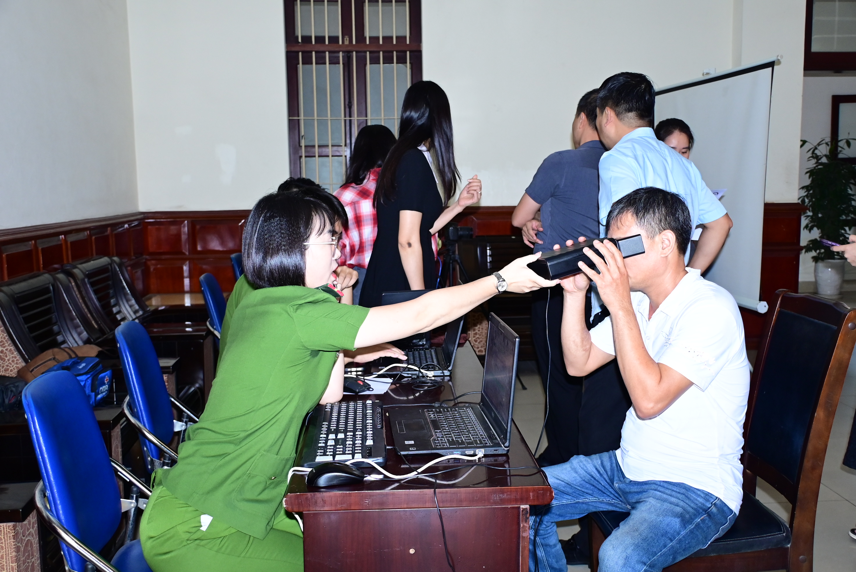 Nhân dân gửi Thư cảm ơn cán bộ Phòng Cảnh sát QLHC về TTXH